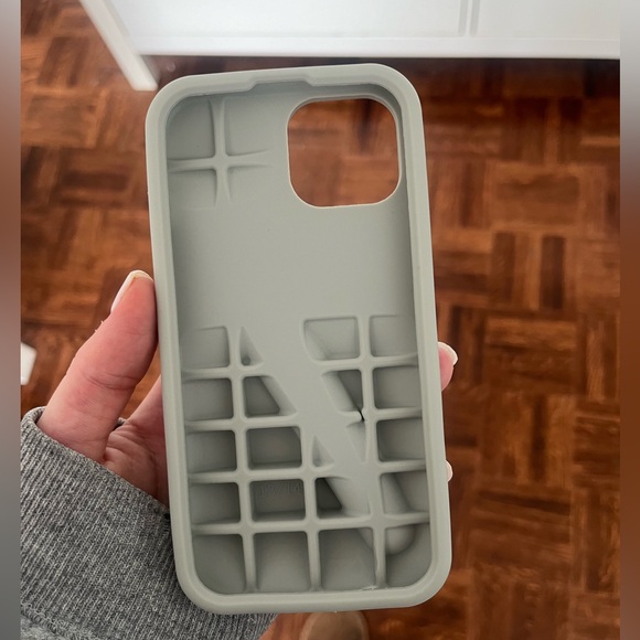 COPY - IPHONE 13 TRENDY LIP GLOSS HOLDER PHONE CASE NEVER USED!!!!! BRAND NEW!!… - Picture 4 of 5